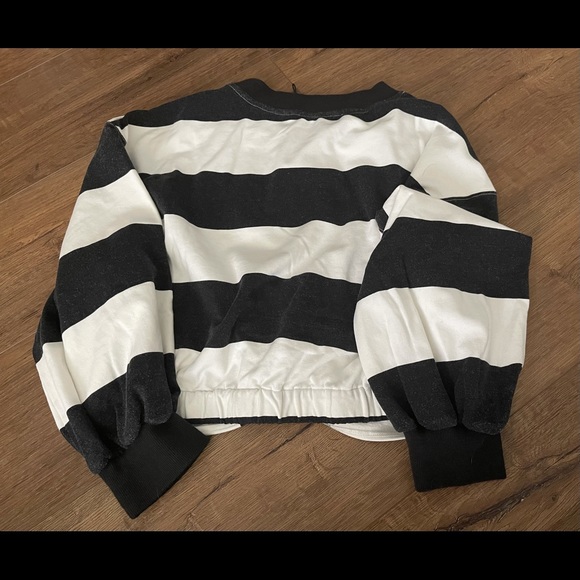ALICE + OLIVIA-NWT Striped Cropped Sweatshirt